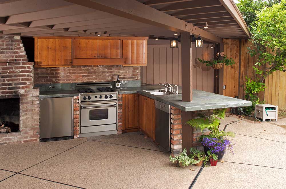 Outdoor Kitchen Construction